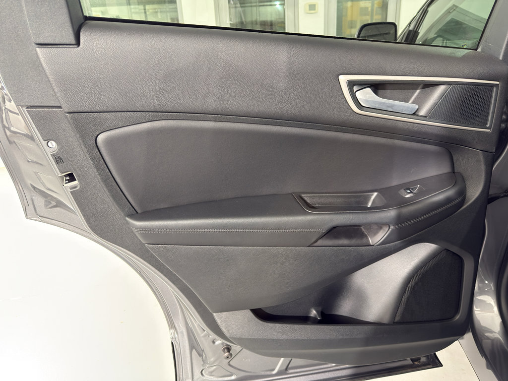Used 2024 Ford Edge SEL w/ Convenience Package image 17