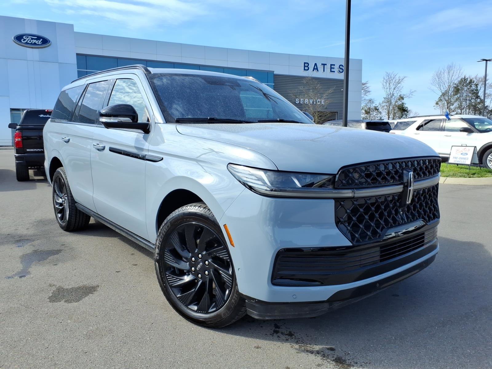 Used 2025 Lincoln Navigator Reserve w/ Jet Appearance Package image 1