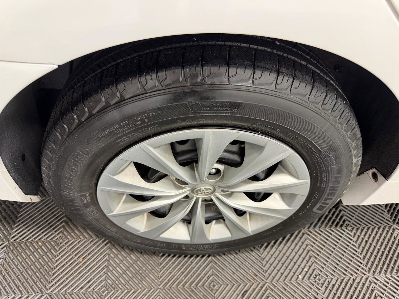 Used 2017 Toyota Camry LE FWD image 33