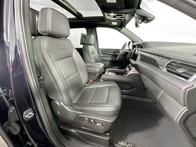 Used 2023 GMC Yukon Denali w/ Advanced Technology Package AWD/4WD image 32