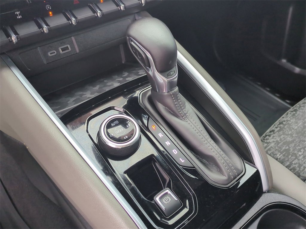 Used 2024 Chevrolet Colorado ZR2 w/ Technology Package image 16