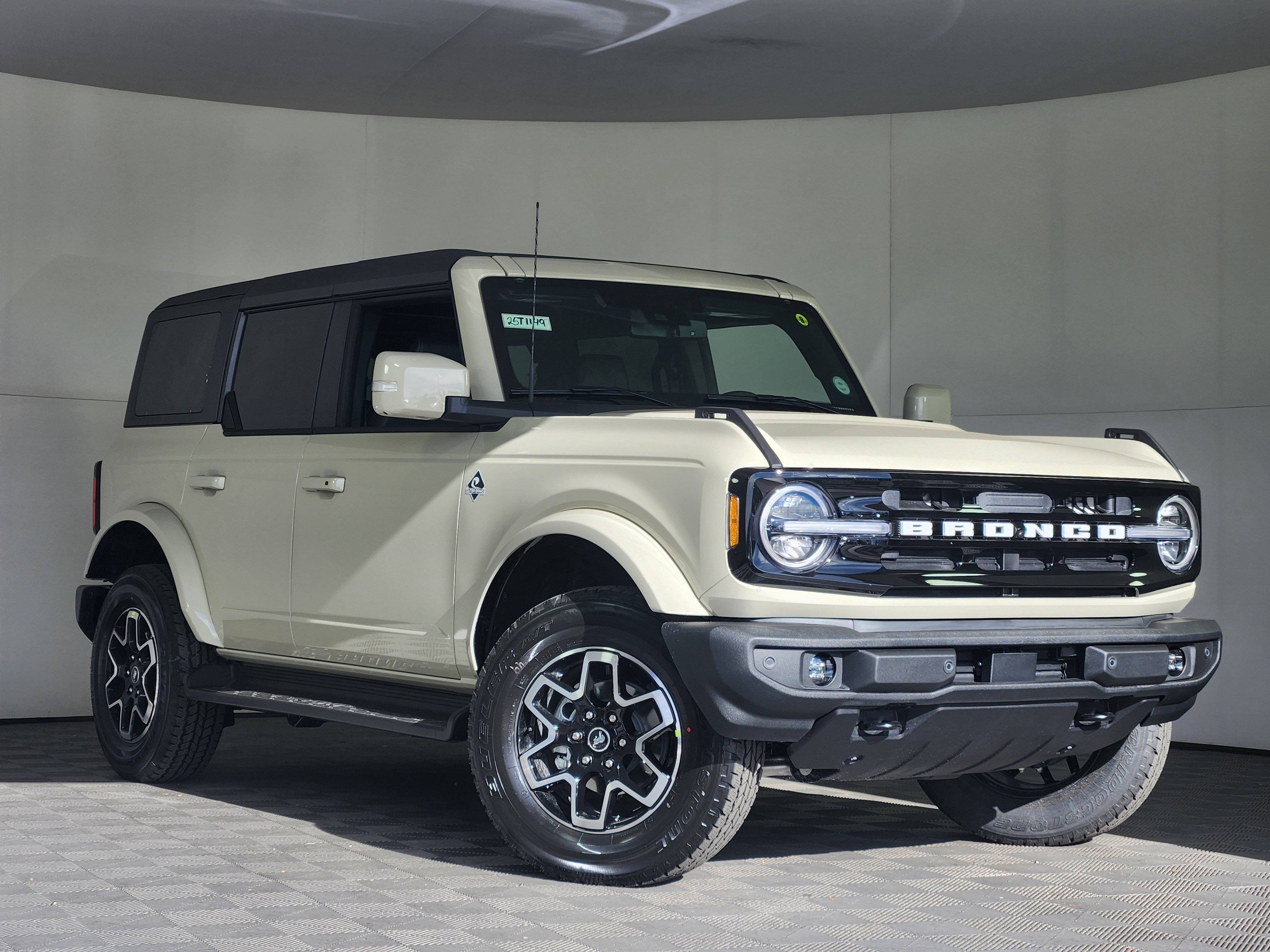 New 2025 Ford Bronco Outer Banks