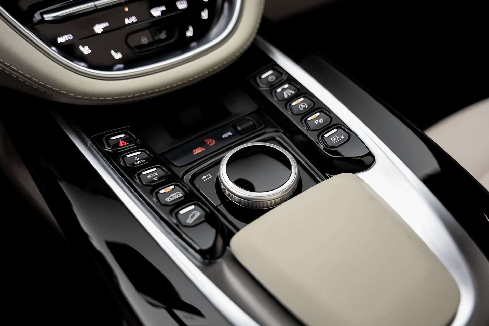 Used 2023 Aston Martin DBX AWD/4WD image 50