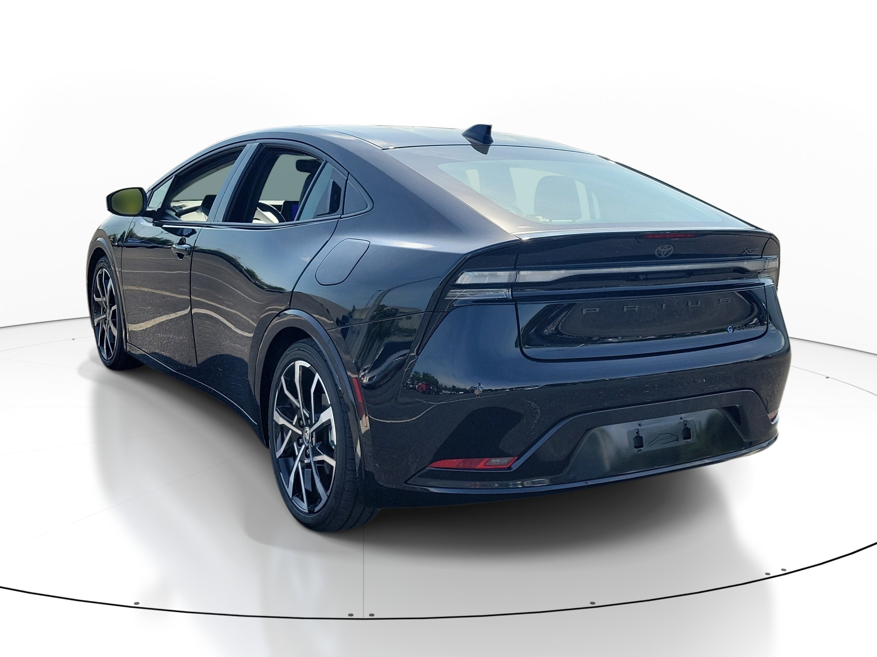 Used 2023 Toyota Prius Prime FWD image 4