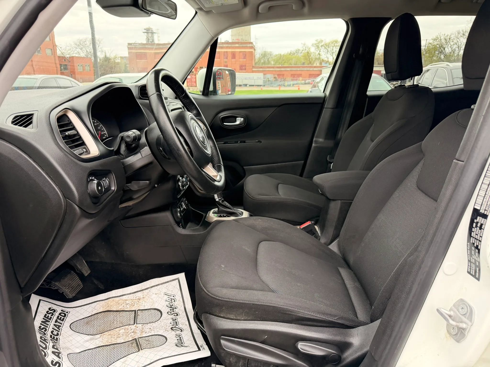 Used 2015 Jeep Renegade Latitude AWD/4WD image 15