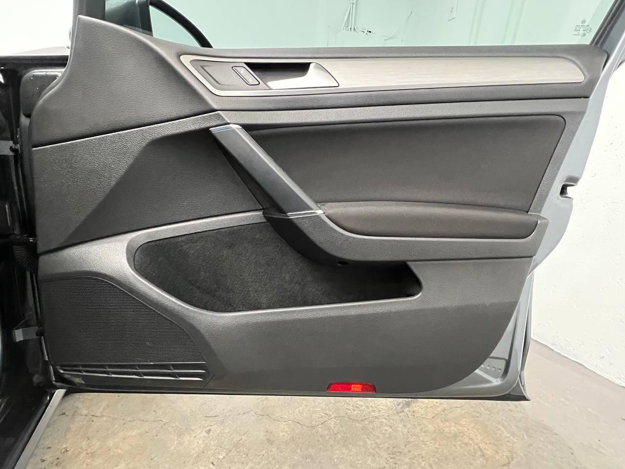 Used 2017 Volkswagen Golf S image 11