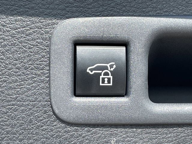 Used 2025 Toyota Sienna XSE AWD/4WD image 31