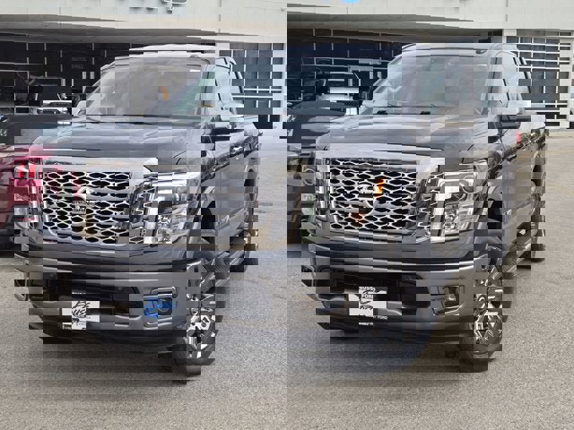 Used 2019 Nissan Titan Platinum Reserve image 3