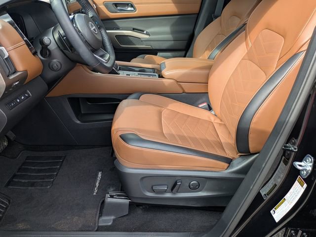 Used 2024 Nissan Pathfinder Platinum w/ Cargo Package image 15