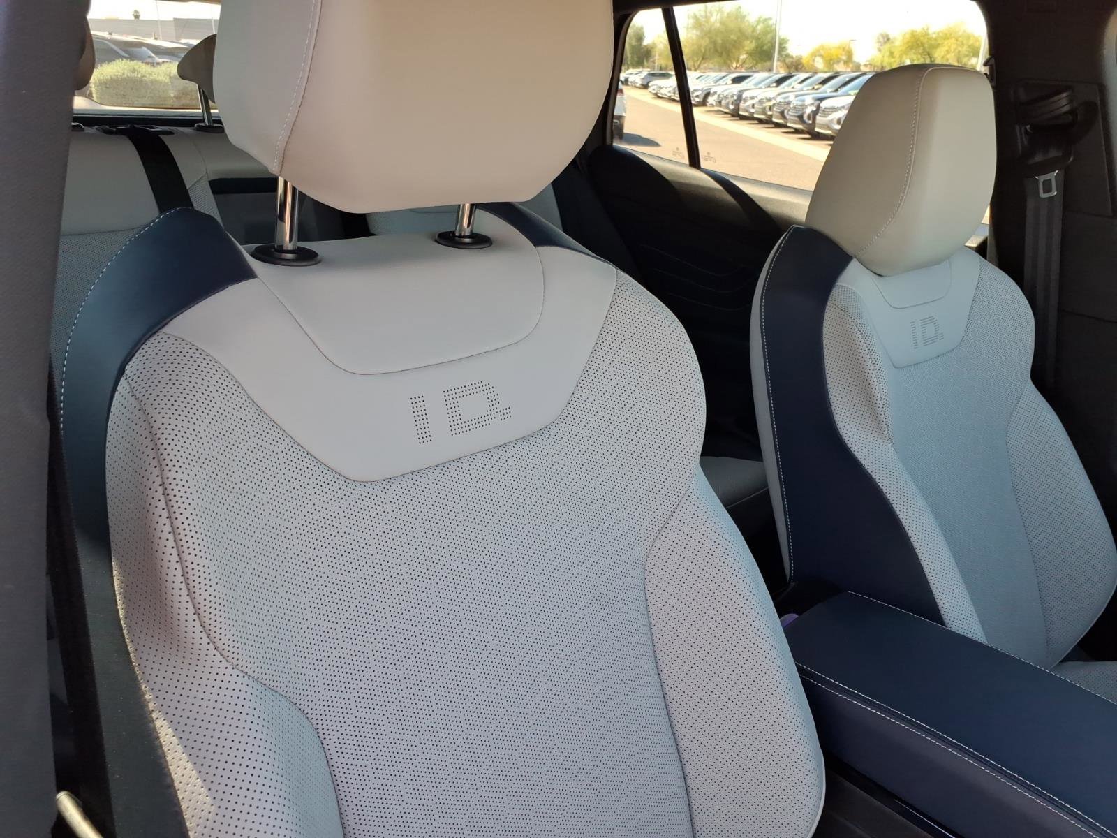 Certified 2025 Volkswagen ID.4 Pro S w/ ID.4 Black Package image 11