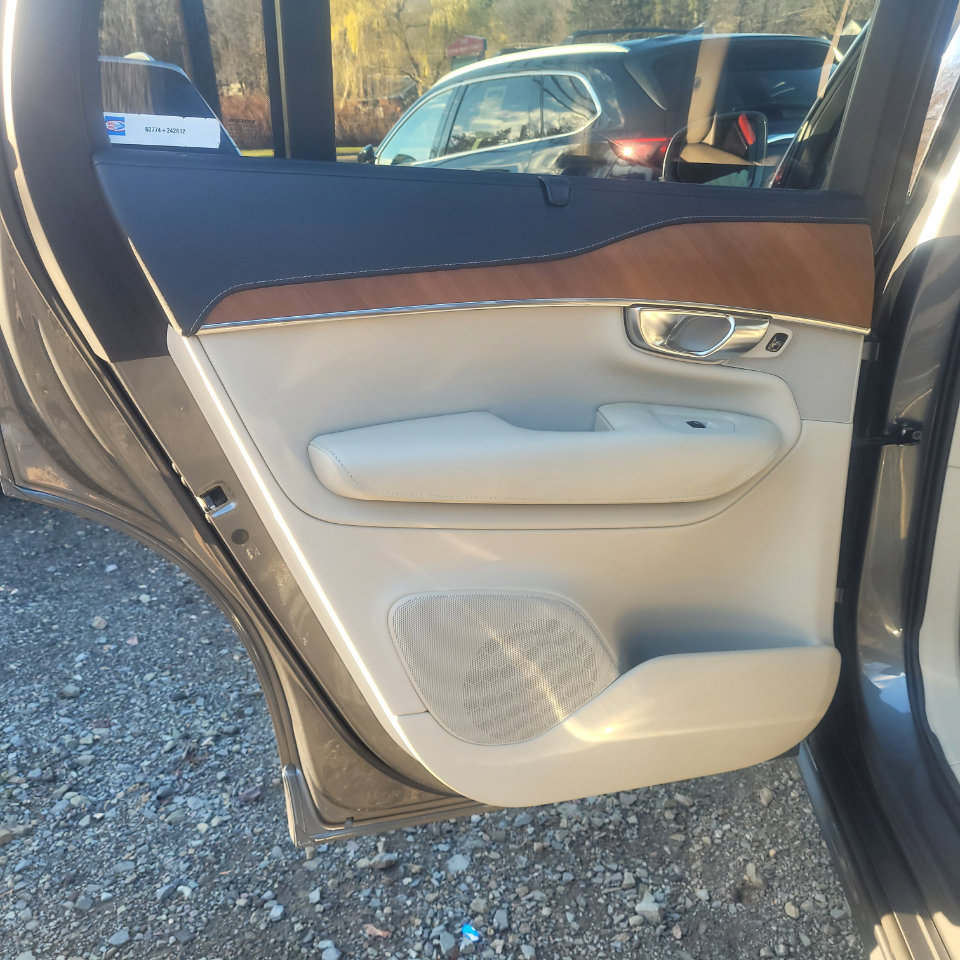 Used 2020 Volvo XC90 T6 Inscription w/ Protection Package Premier image 36