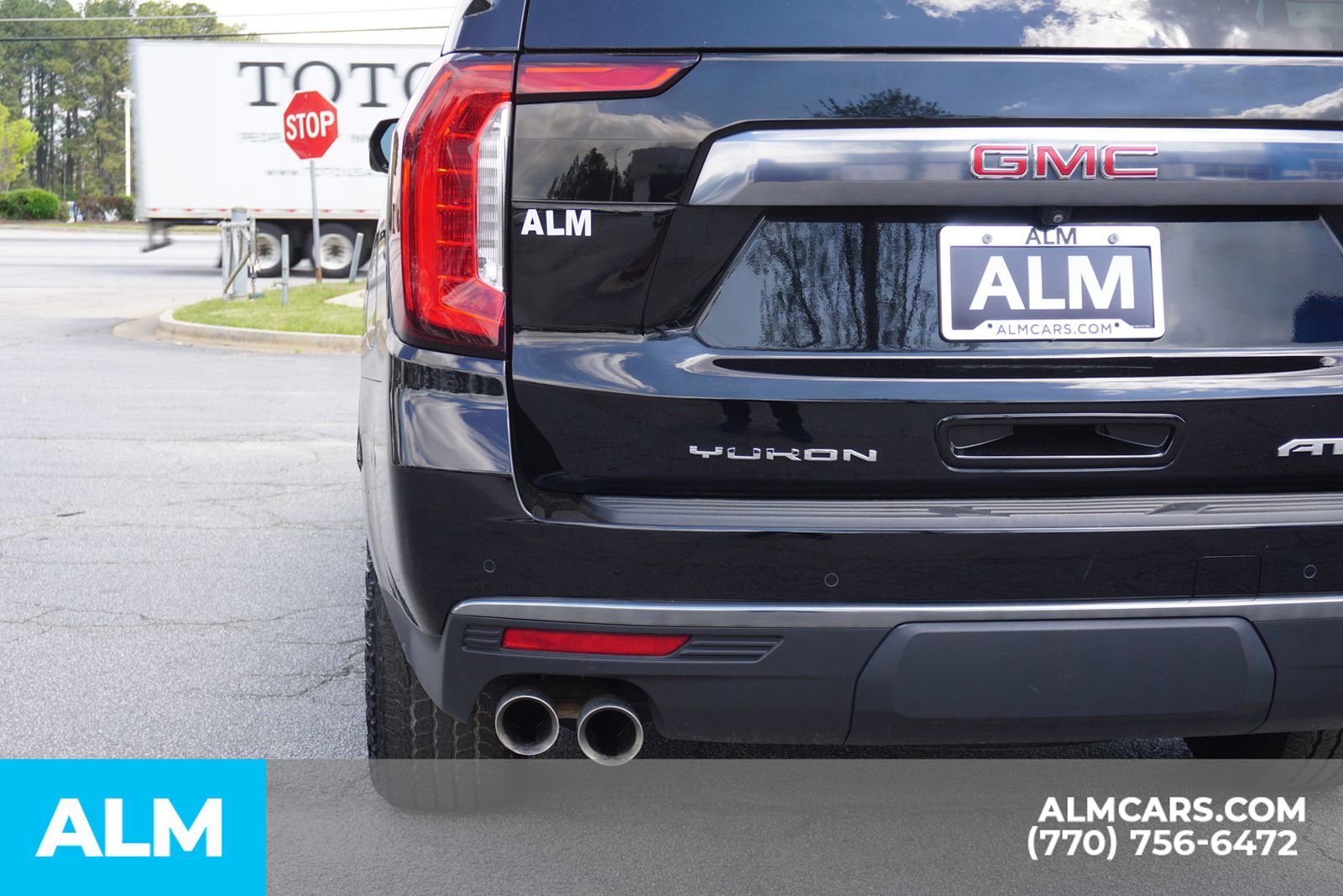 Used 2024 GMC Yukon XL AT4 w/ Technology Package image 17