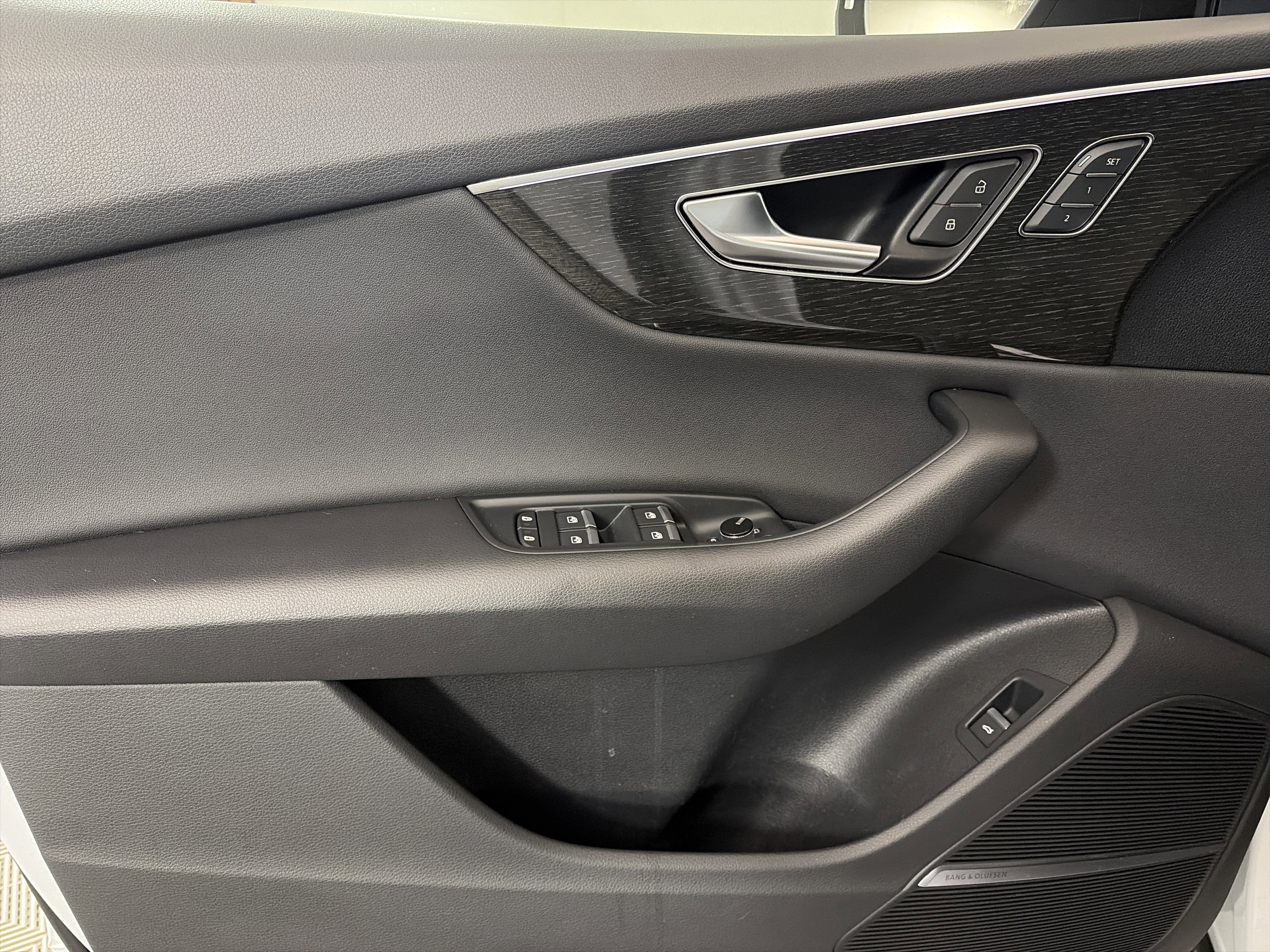 Used 2020 Audi Q8 Premium Plus image 21