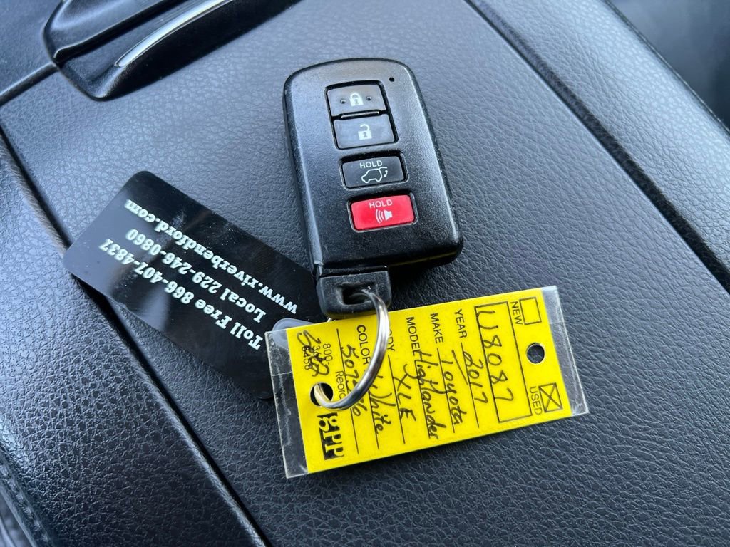 Used 2017 Toyota Highlander XLE image 38