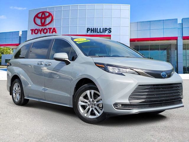 Used 2023 Toyota Sienna XLE Woodland Edition