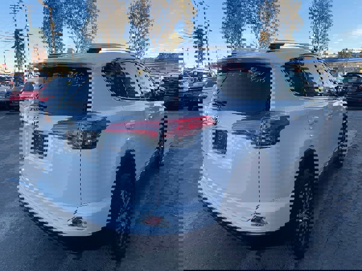 Used 2016 Toyota RAV4 LE image 5