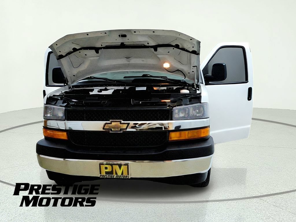 Used 2019 Chevrolet Express 2500 LT w/ LT Preferred Equipment Group RWD image 12
