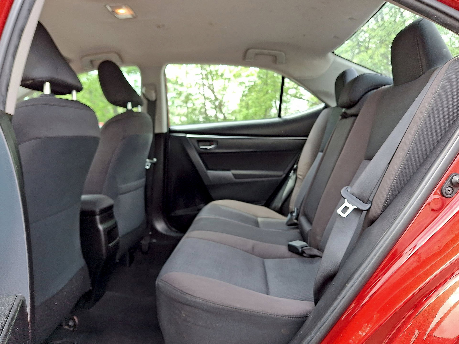 Used 2019 Toyota Corolla LE FWD image 19