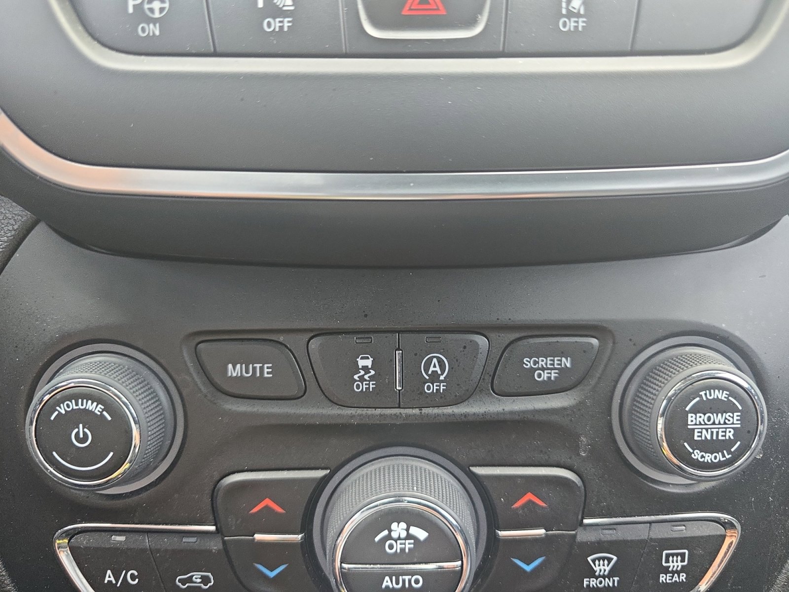 Certified 2023 Jeep Cherokee Altitude Lux image 15