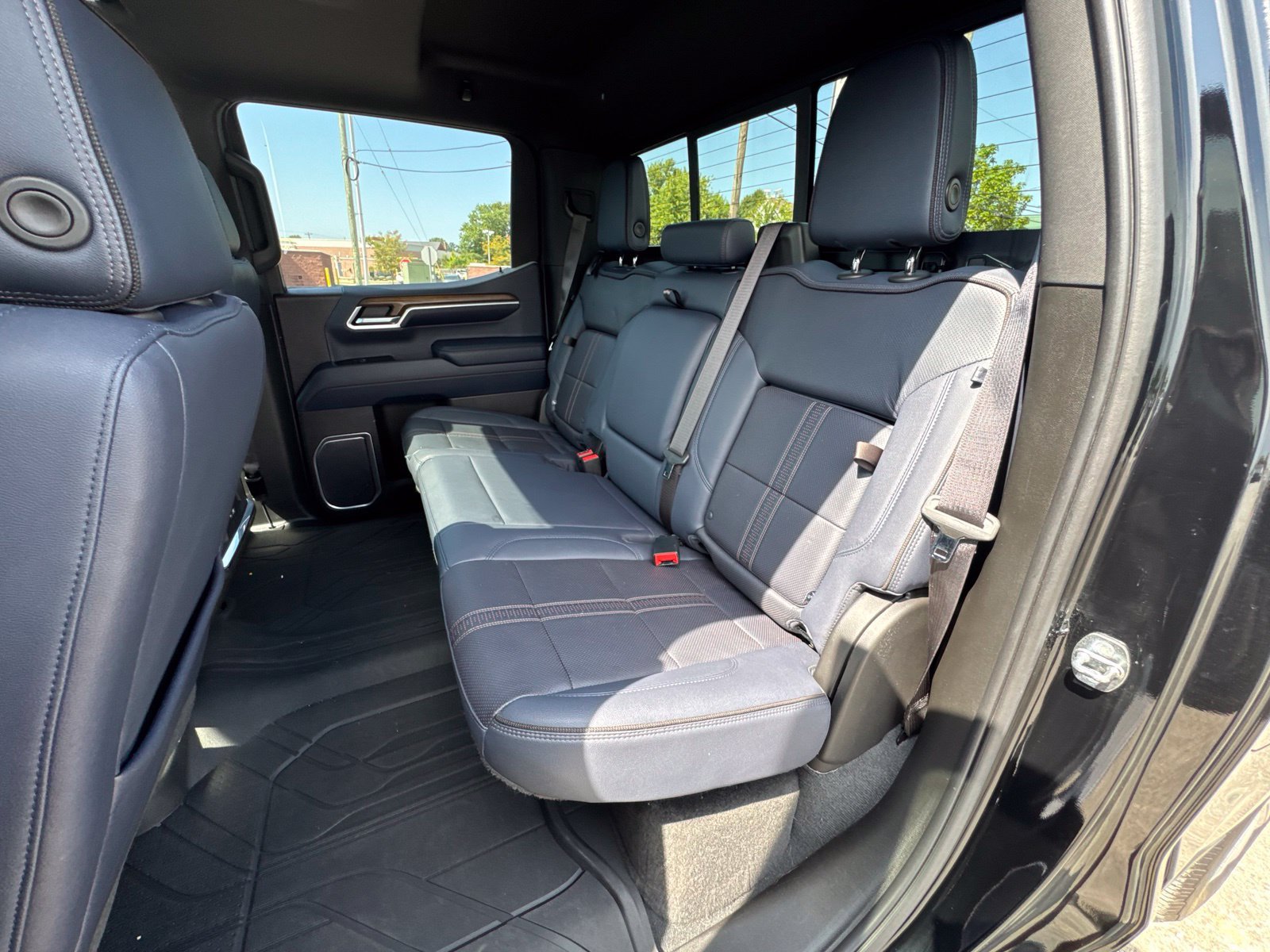 Used 2022 Chevrolet Silverado 1500 High Country w/ High Country Premium Package AWD/4WD image 27