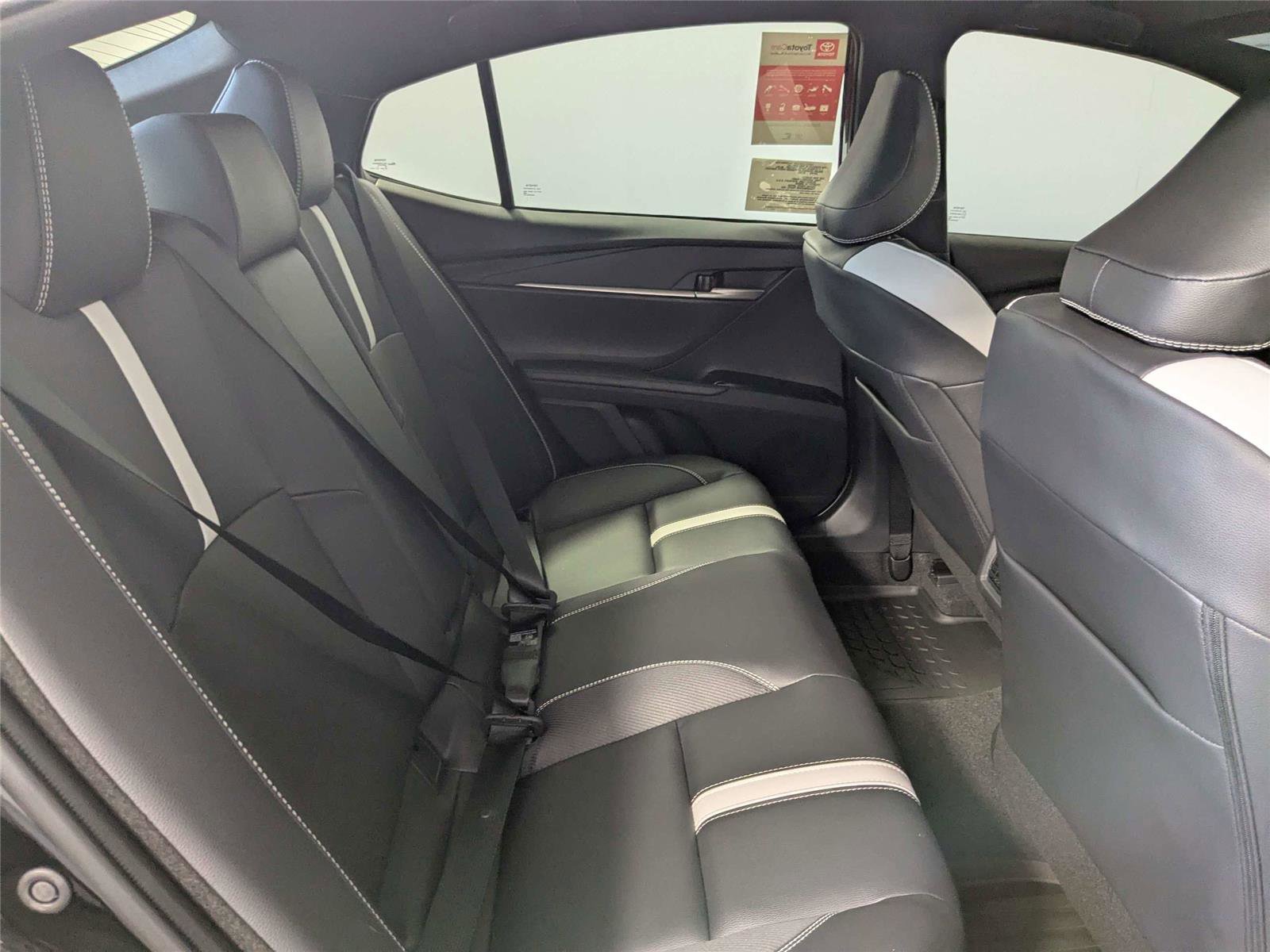 New 2026 Toyota Camry Hybrid FWD image 19