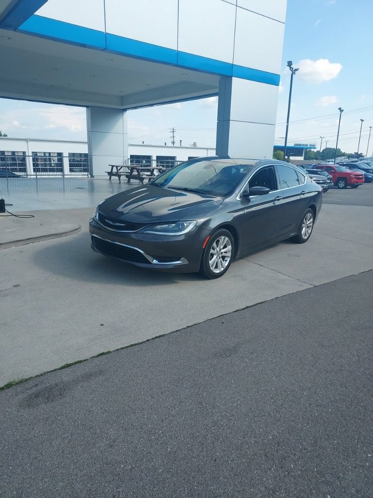 Used 2017 Chrysler 200 Limited Platinum FWD image 2