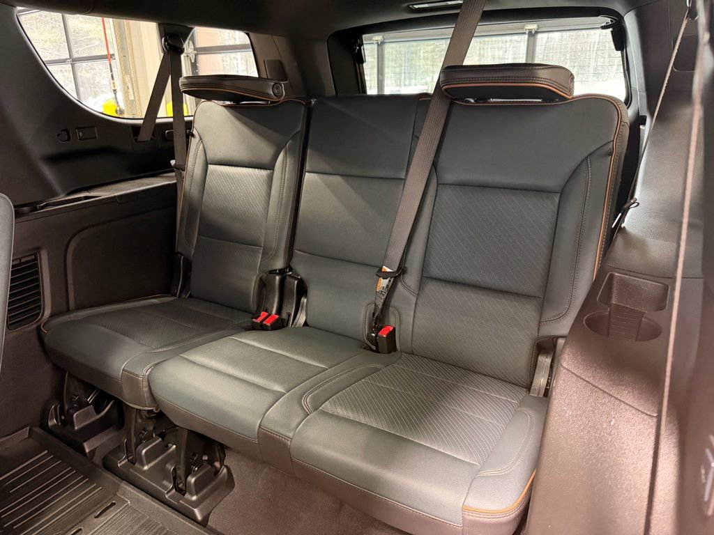 Used 2025 GMC Yukon XL AT4 w/ AT4 Premium Package AWD/4WD image 16