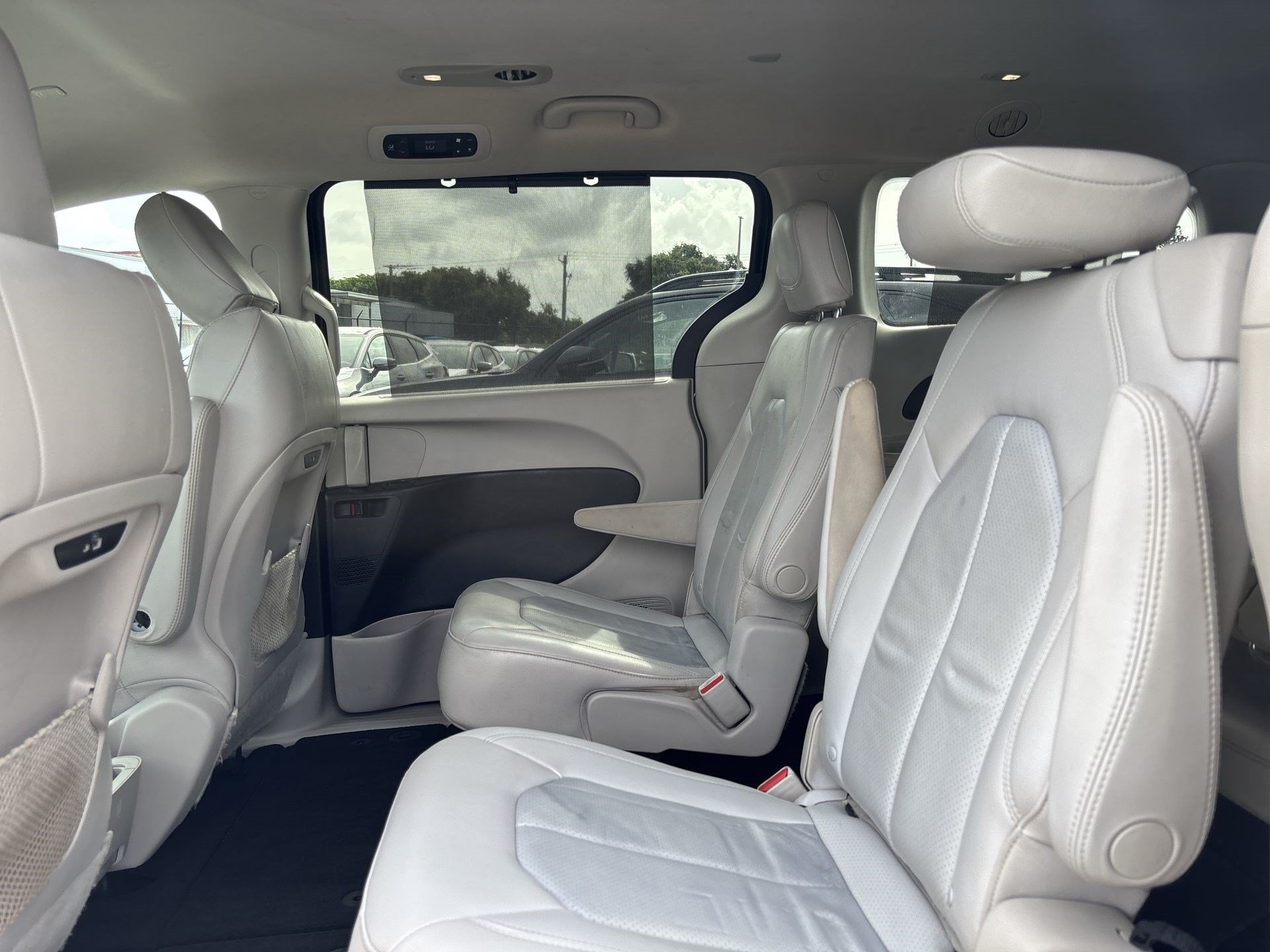 Used 2021 Chrysler Pacifica Touring-L FWD image 22