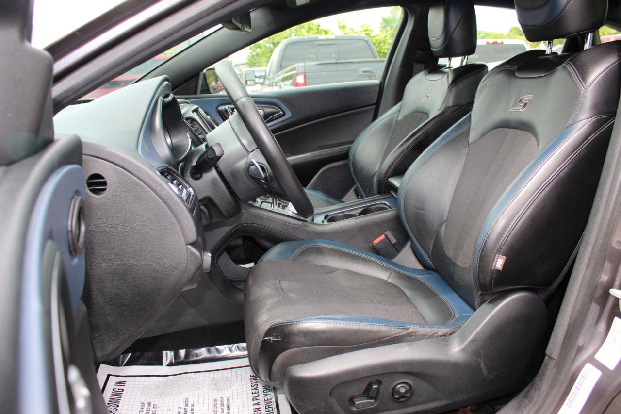 Used 2016 Chrysler 200 S AWD/4WD image 12