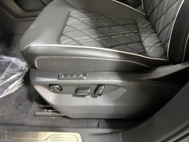 New 2026 Volkswagen Atlas SEL Premium R-Line image 17