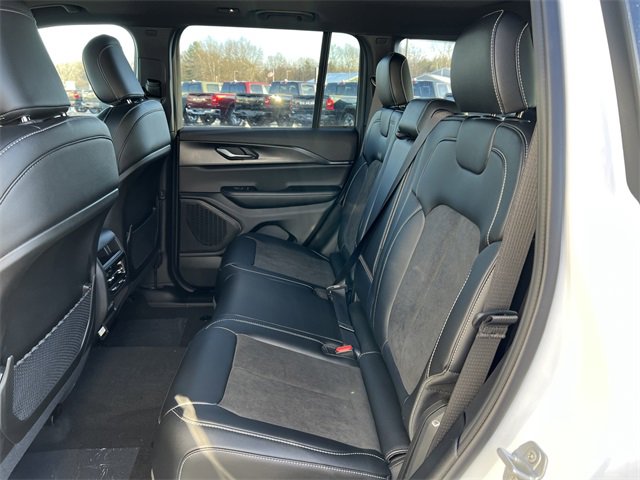 New 2025 Jeep Grand Cherokee Altitude image 5