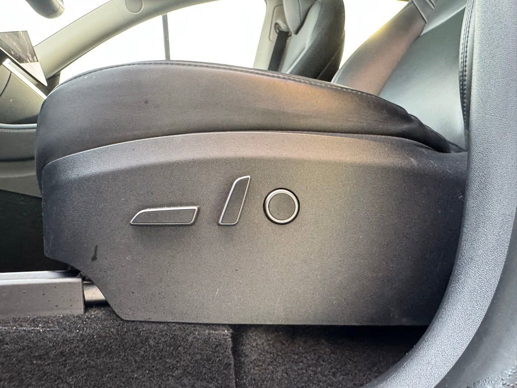 Used 2023 Tesla Model Y Long Range image 24