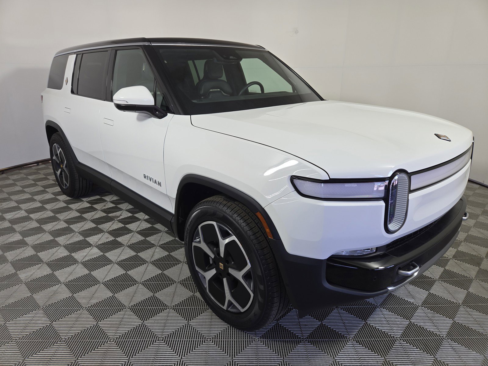 Used 2024 Rivian R1S Adventure AWD/4WD image 7