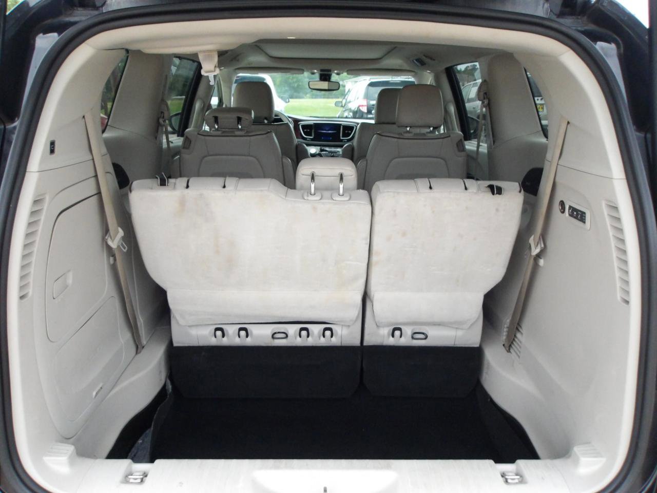 Used 2020 Chrysler Pacifica Limited FWD image 13