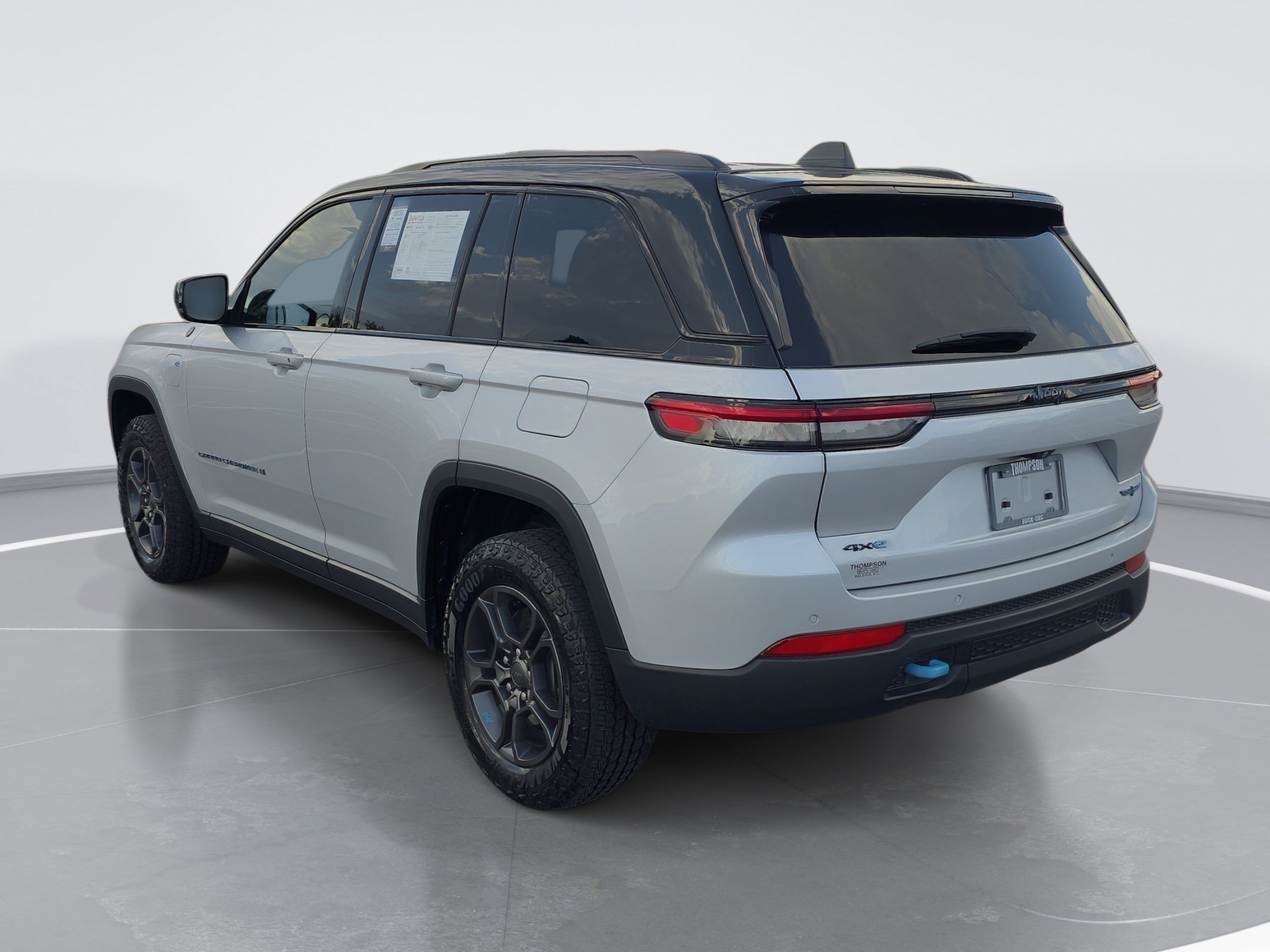Used 2024 Jeep Grand Cherokee Trailhawk AWD/4WD image 5