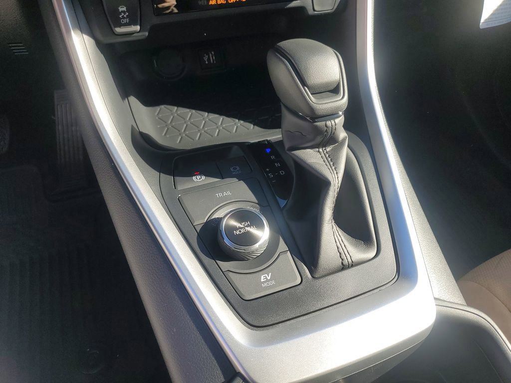 New 2025 Toyota RAV4 XLE image 17