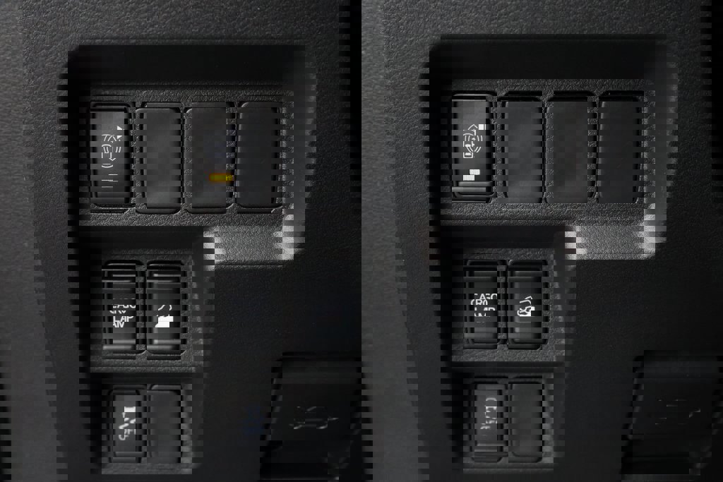 Used 2025 Nissan Frontier SV image 17