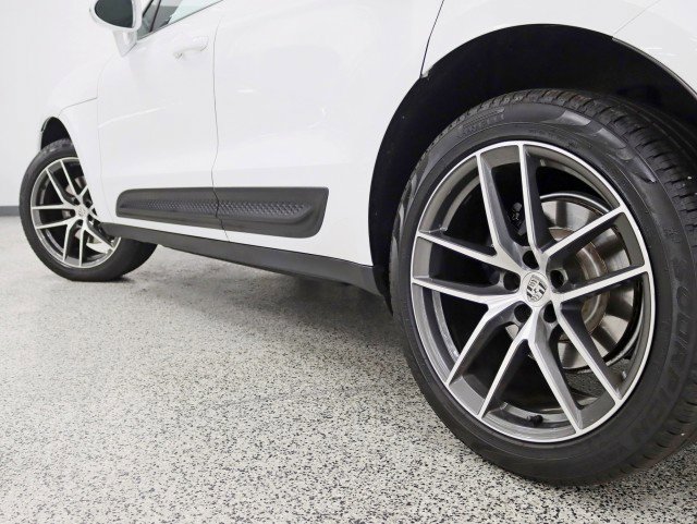 Used 2023 Porsche Macan image 12