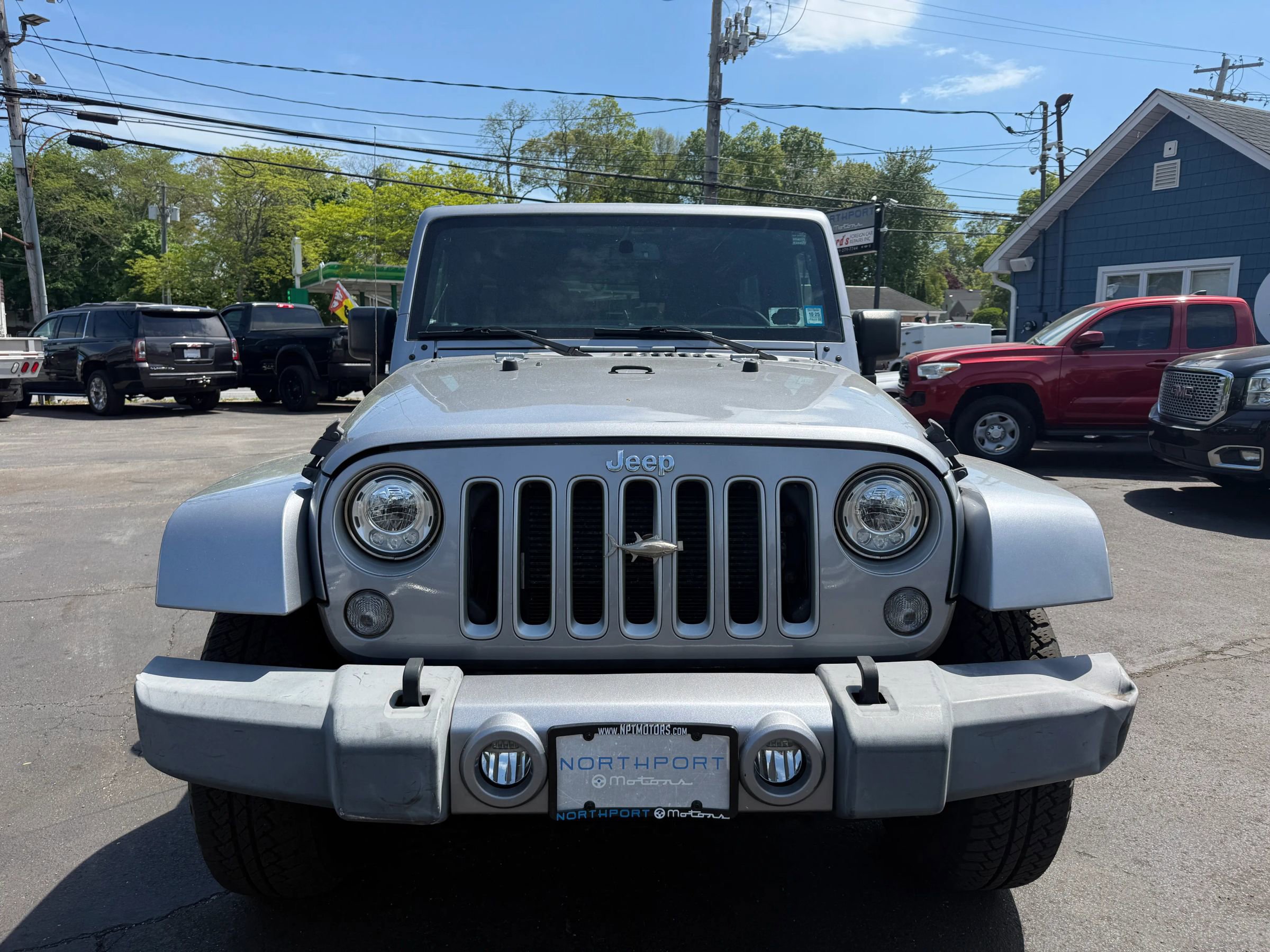 Used 2017 Jeep Wrangler Unlimited Sahara w/ Connectivity Group AWD/4WD image 2