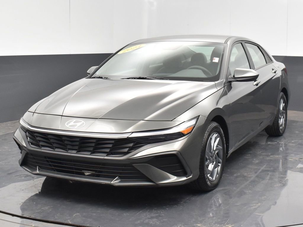 Used 2024 Hyundai Elantra SEL FWD image 12