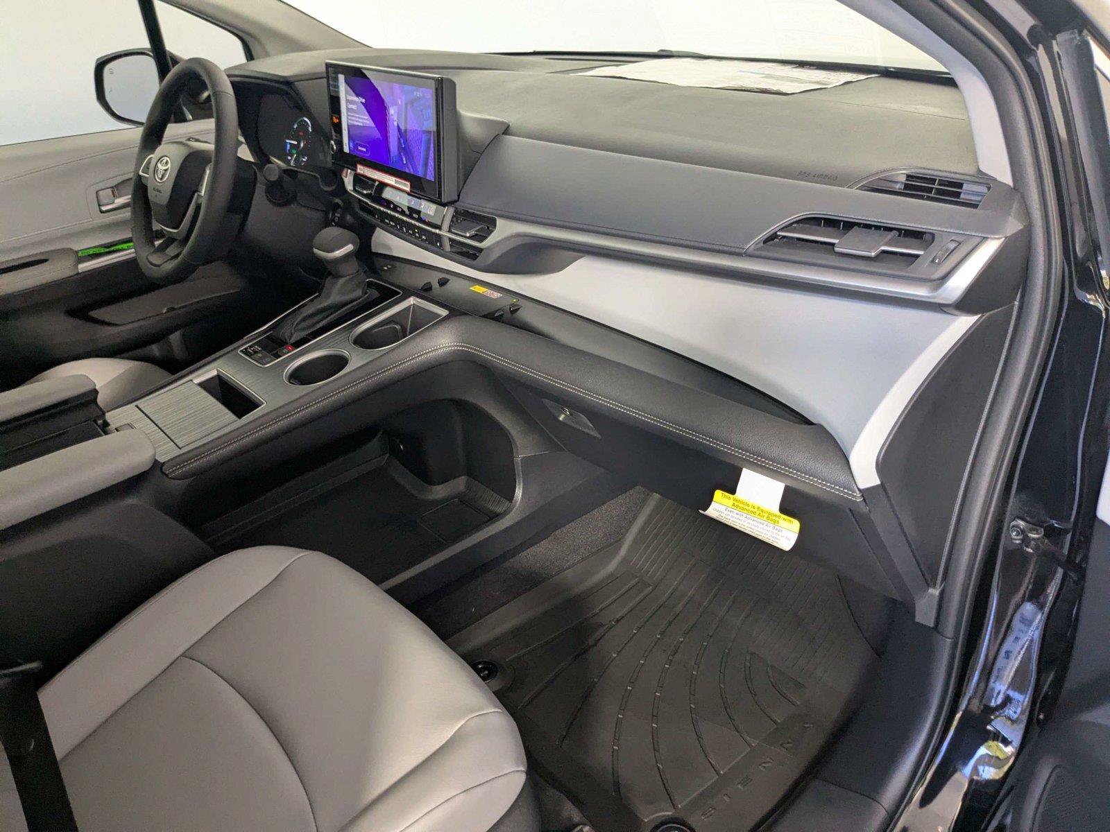 New 2026 Toyota Sienna XLE FWD image 24
