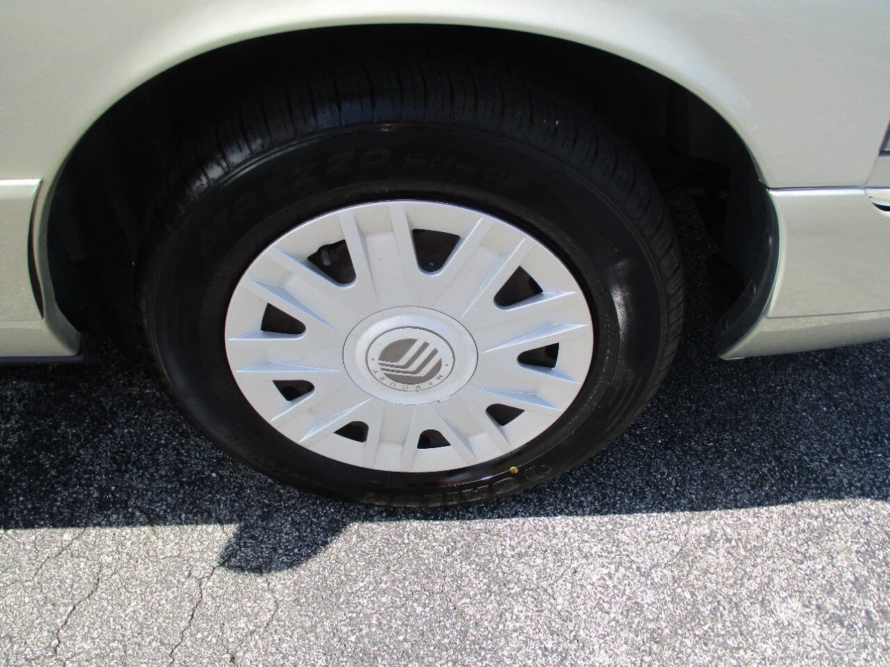 Used 2005 Mercury Grand Marquis GS image 26