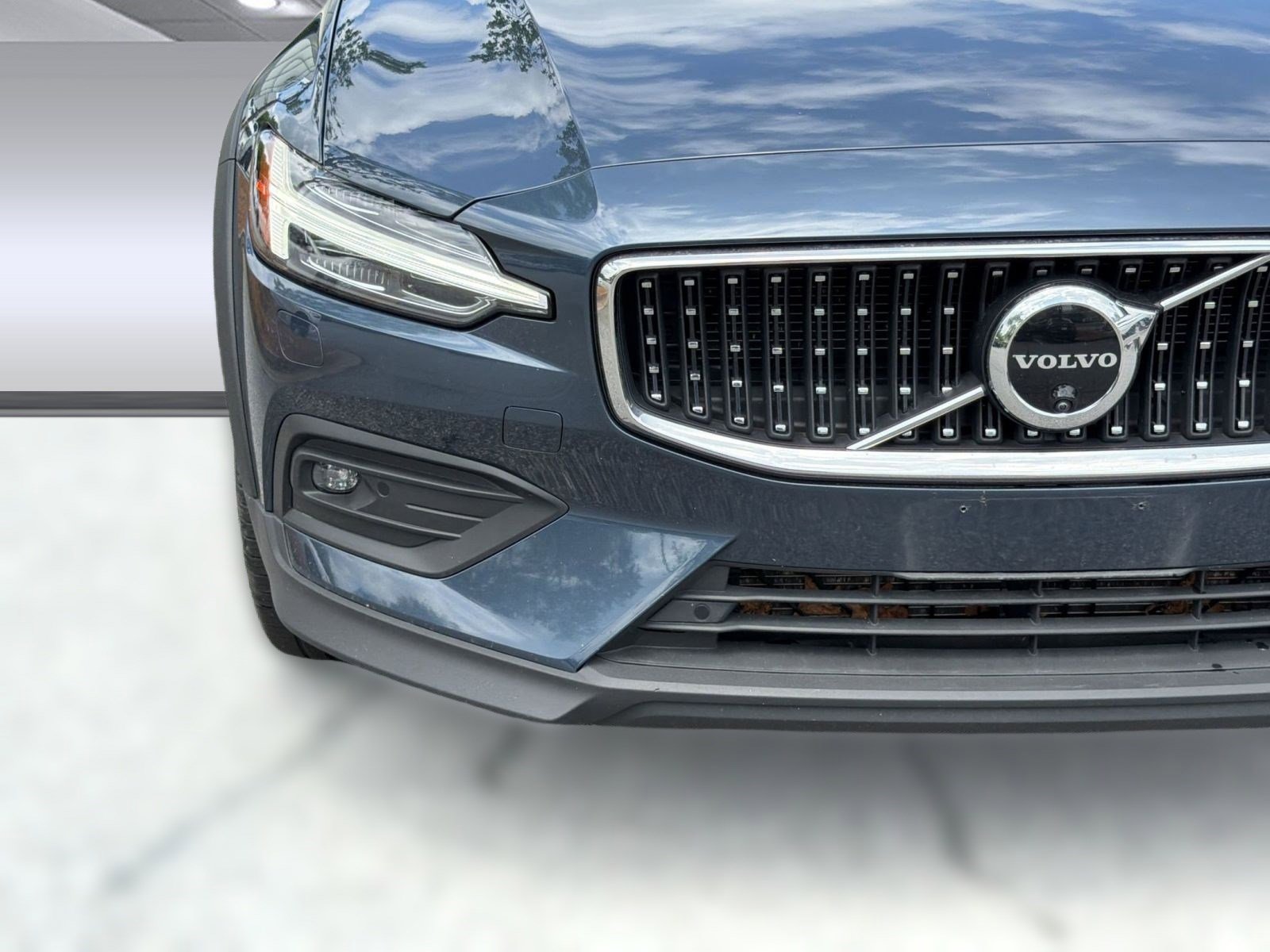 Certified 2025 Volvo V60 B5 Cross Country Plus AWD/4WD image 11
