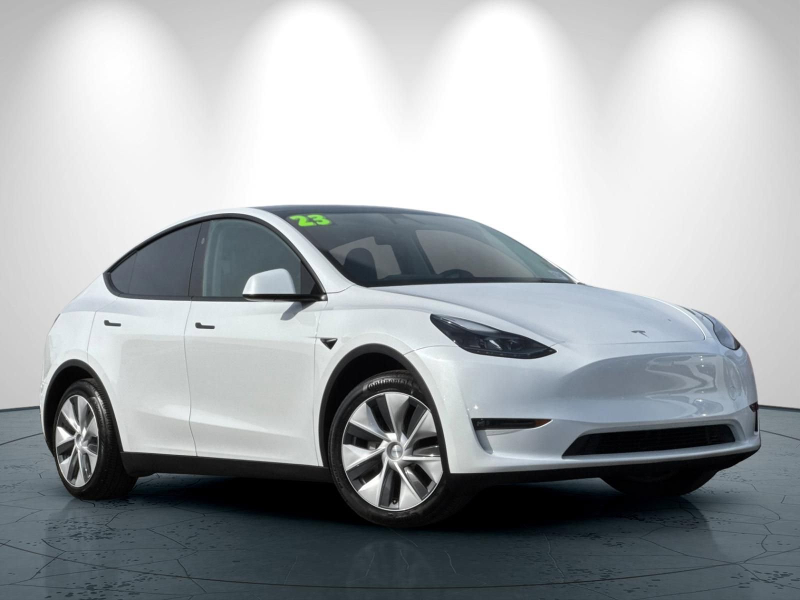 Used 2023 Tesla Model Y 2WD image 2