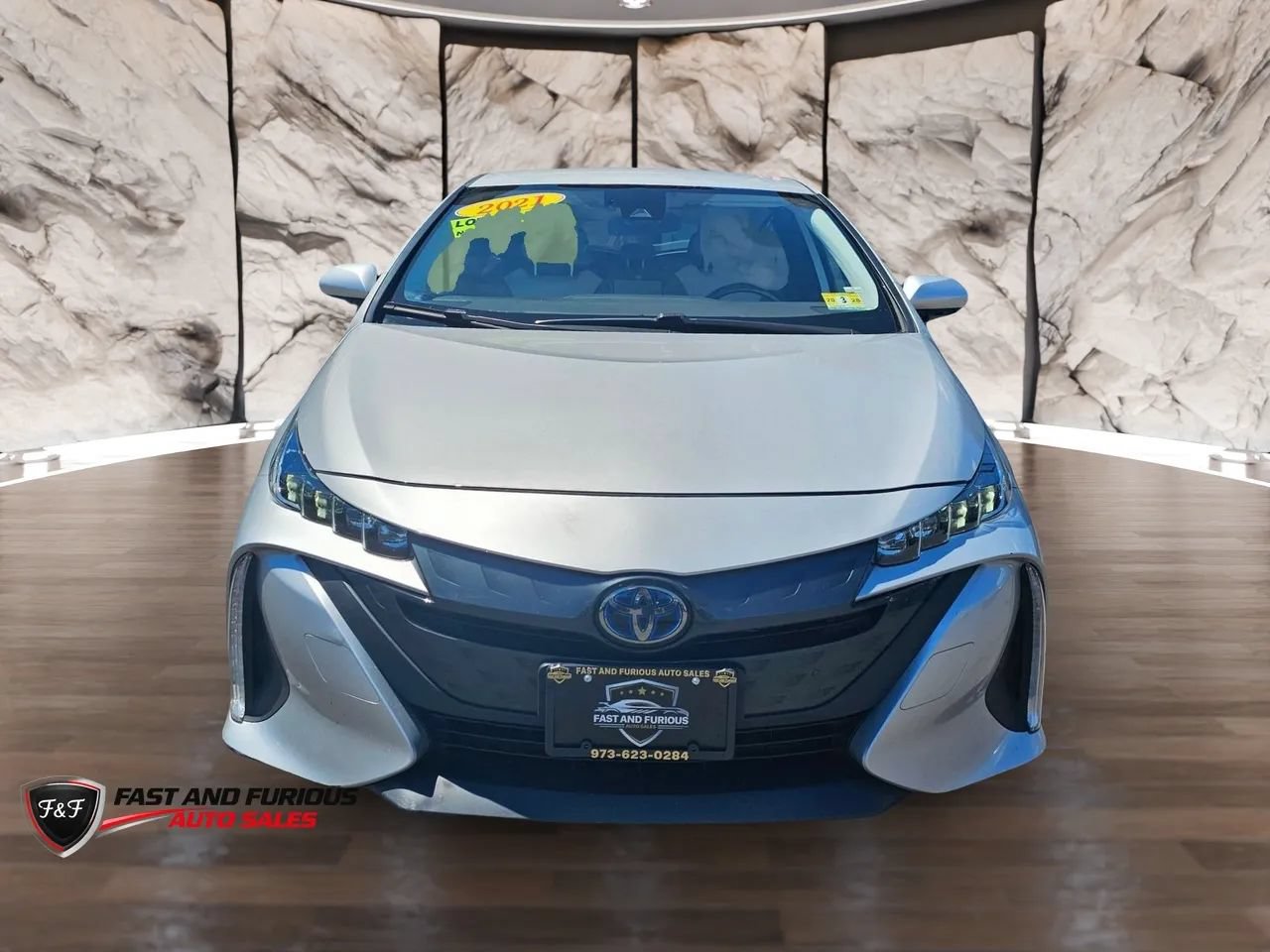 Used 2021 Toyota Prius Prime XLE w/ Carpet Mat Package (TMS) FWD image 3
