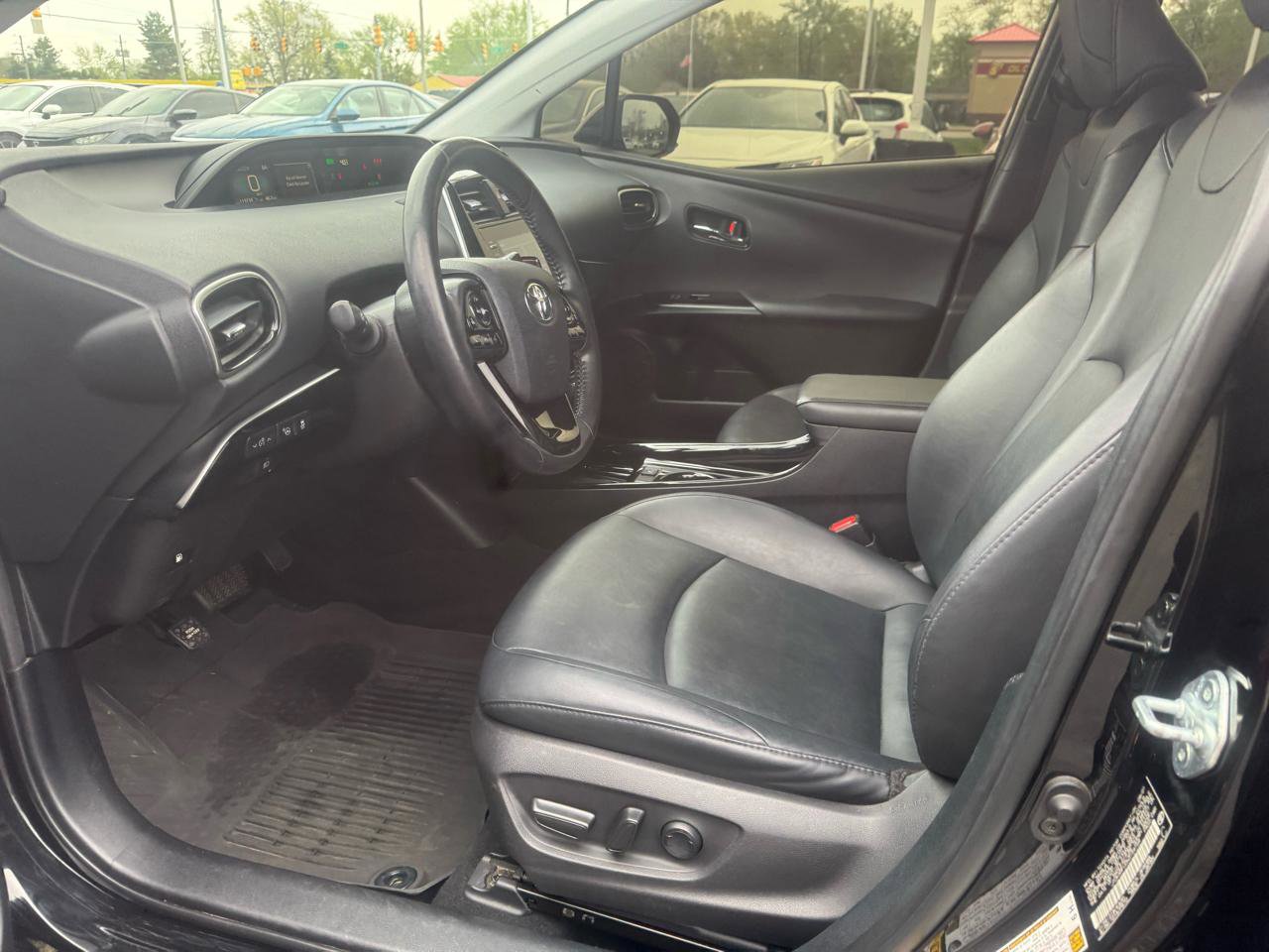Used 2022 Toyota Prius XLE FWD image 23