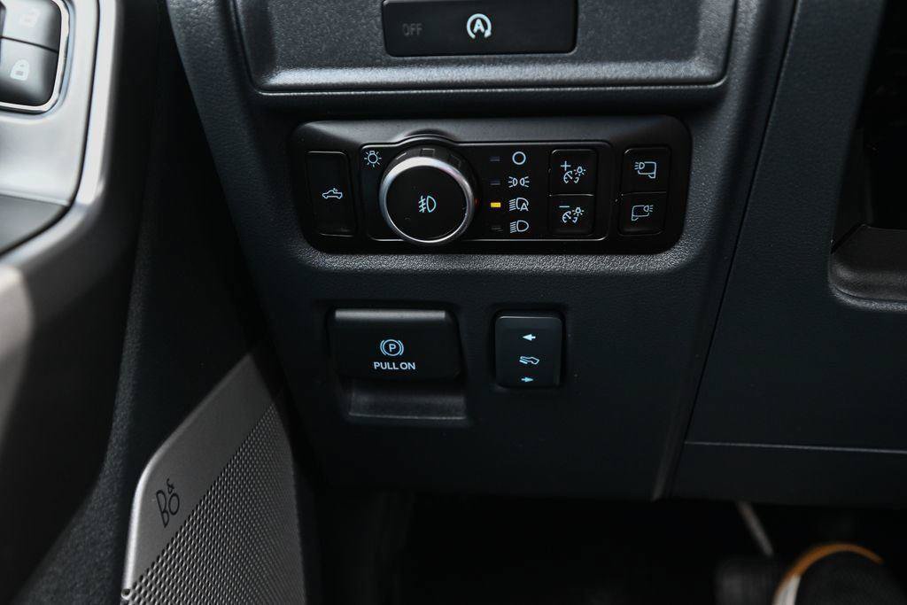 Used 2025 Ford F150 Lariat AWD/4WD image 41