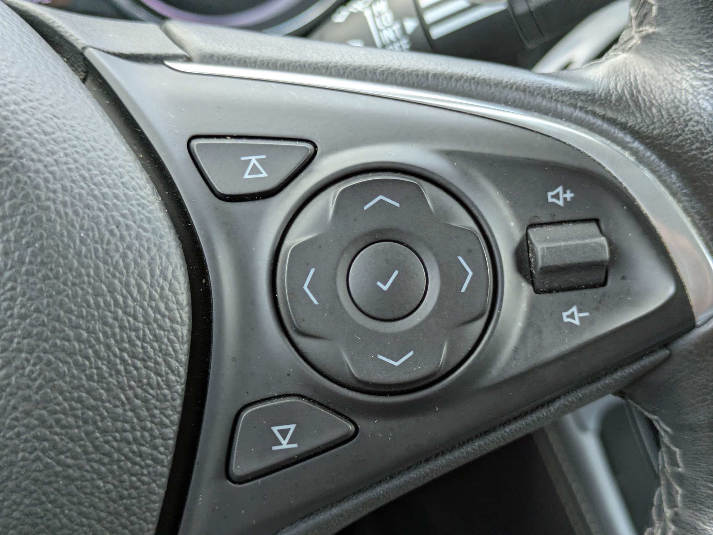 Used 2020 Buick Envision Essence FWD image 15