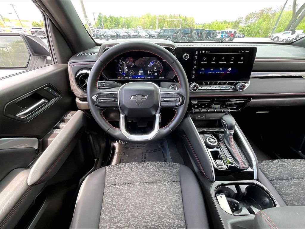 Used 2024 Chevrolet Colorado Z71 w/ Z71 Convenience Package 2 AWD/4WD image 16