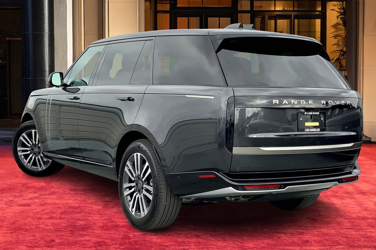 New 2025 Land Rover Range Rover Long Wheelbase SE image 3